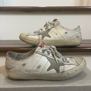 Golden Goose V-Star Leather Low-Top Sneakers with Gray Star